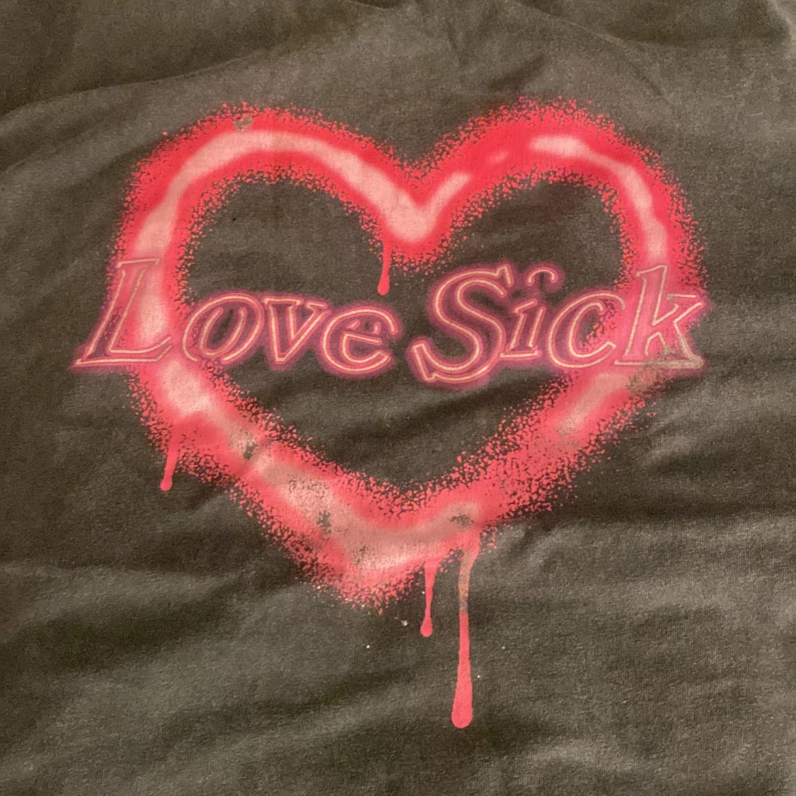 Grå t-shirt Love Sick från Primark - 2