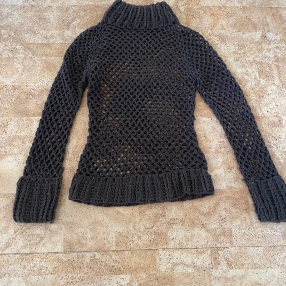 Mörkbrun stickad polotröja - 3