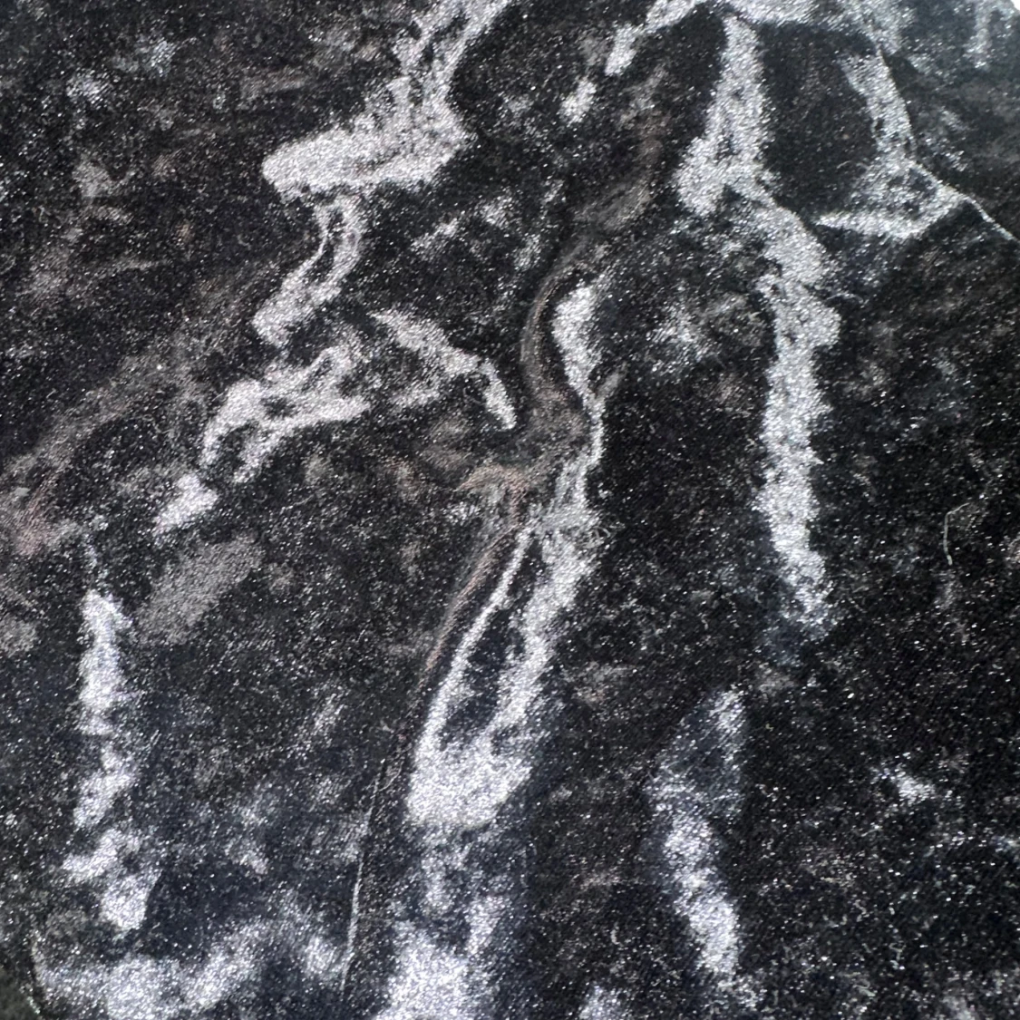 Svart sammetst-shirt med strass - 2