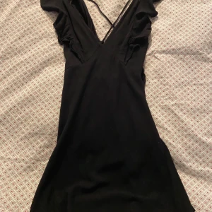 Zara klänning  - Jättefin klänning från Zara. Perfekt för sommarfest. Endast använd enstaka gånger. 