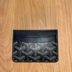 Svart Plånbok - Säljer en svart plånbok men mycket bra skick och är helt ny/oanvönd. Priset går att diskuteras!