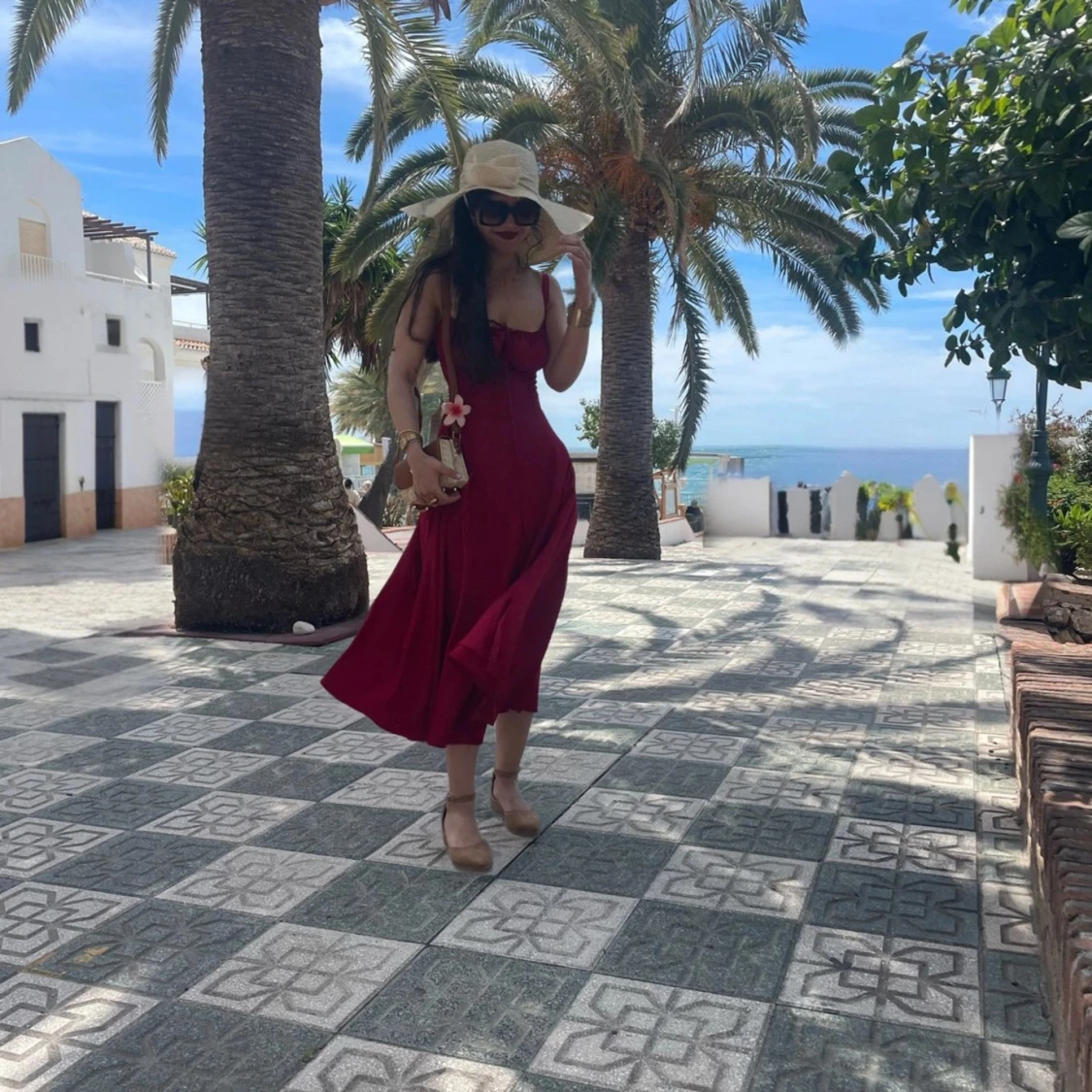 Vinröd långklänning med smala axelband - 92