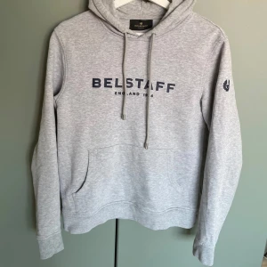Belstaff hoodie  - Belstaff ”grisch” hoodie | Storlek: S | Nypris: 1900kr | riktigt snygg  & bra kvalitet,  fint skick, inga defekter 👌🍾