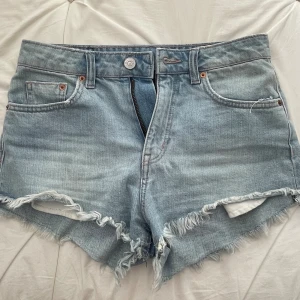 Jeansshorts - Snygga jenasshorts, nyskick!