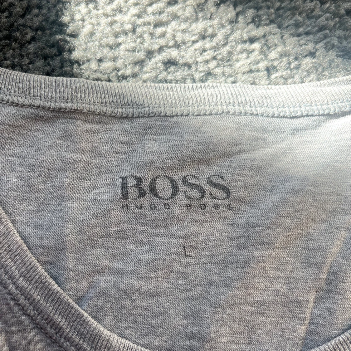 Grå t-shirt från Hugo Boss - 2