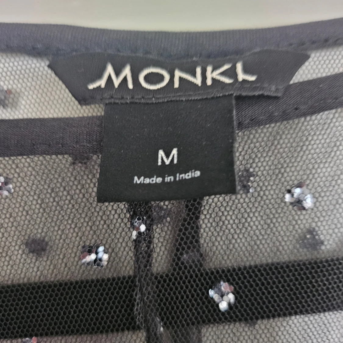 Transparent långklänning från Monki med paljetter. - 1