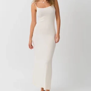 Vit långklänning - jättefin och skön sommarklänning från Gina, knappt använd💘💘st xxs men passar xs och s lika bra