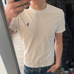 Ralph lauren t-shirt - Säljer en ralph lauren t-shirt i storlek M 