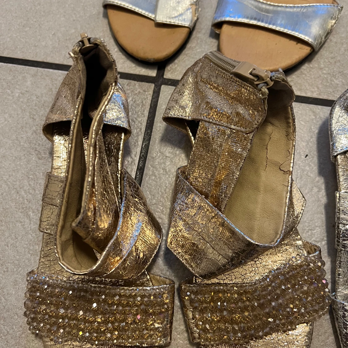 Glittriga sandaler i olika färger storlek 36/37 - 4