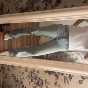 Ljusblå jeans - Säljer ett par superfina ljusblå jeans som inte längre kommer till användning!💕