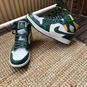 Nike Jordan - Nike Jordan, använda fåtal gånger och bara samlat damm i garderoben. Storlek 42,5 skick 8/10