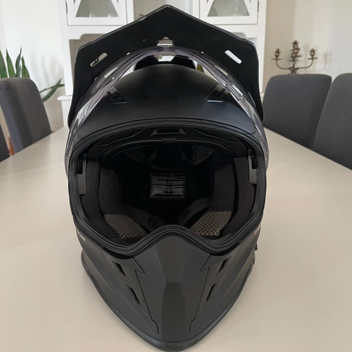 Svart moped/motorcykelhjälm  - 1