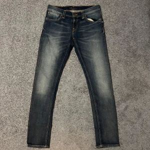 Nudie Jeans - Tja säljer nu ett par Nudie Jeans i storlek W28 för endast 499kr! ‼️Strolek W30 sitter som W28 ‼️Pris är ej hugget i sten, hör av er i dm vid funderingar 🙌