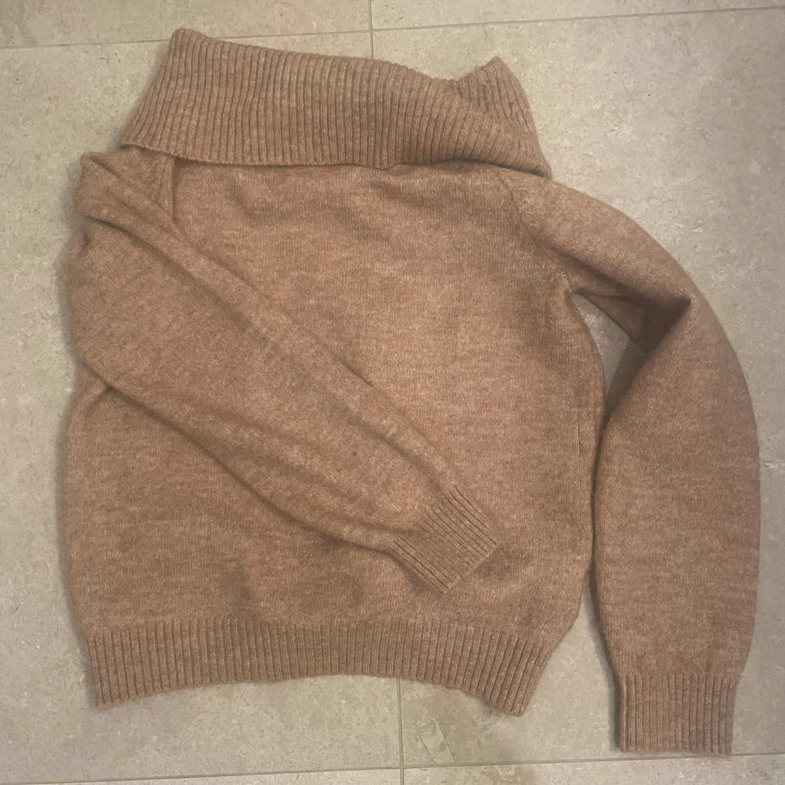 Off shoulder tröja - 1