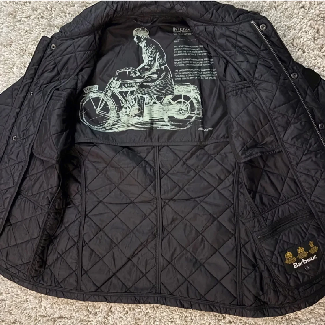 Svart quiltad jacka från Barbour - 1