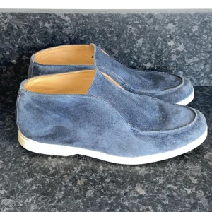 Open walk loafers Cerutti 1881  - Höga loafers från Cerutti 1881 inköpta för inte alls längesen och snålt använda! Perfekta att ha till sommaren, hör av er vid frågor! 