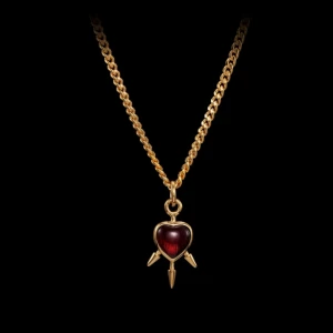Maria nilsdotter halsband - Säljer ett super fint halsband från marianilsdotter, halsbandet heter THREE OF SWORDS NECKLACE SMALL.Nypris:4095❤️❤️Väldigt bra skick och inga defekter på. Skriv för fler bilder. Låda och allt tillbehör medföljer. Halsbandets längd är 45cm