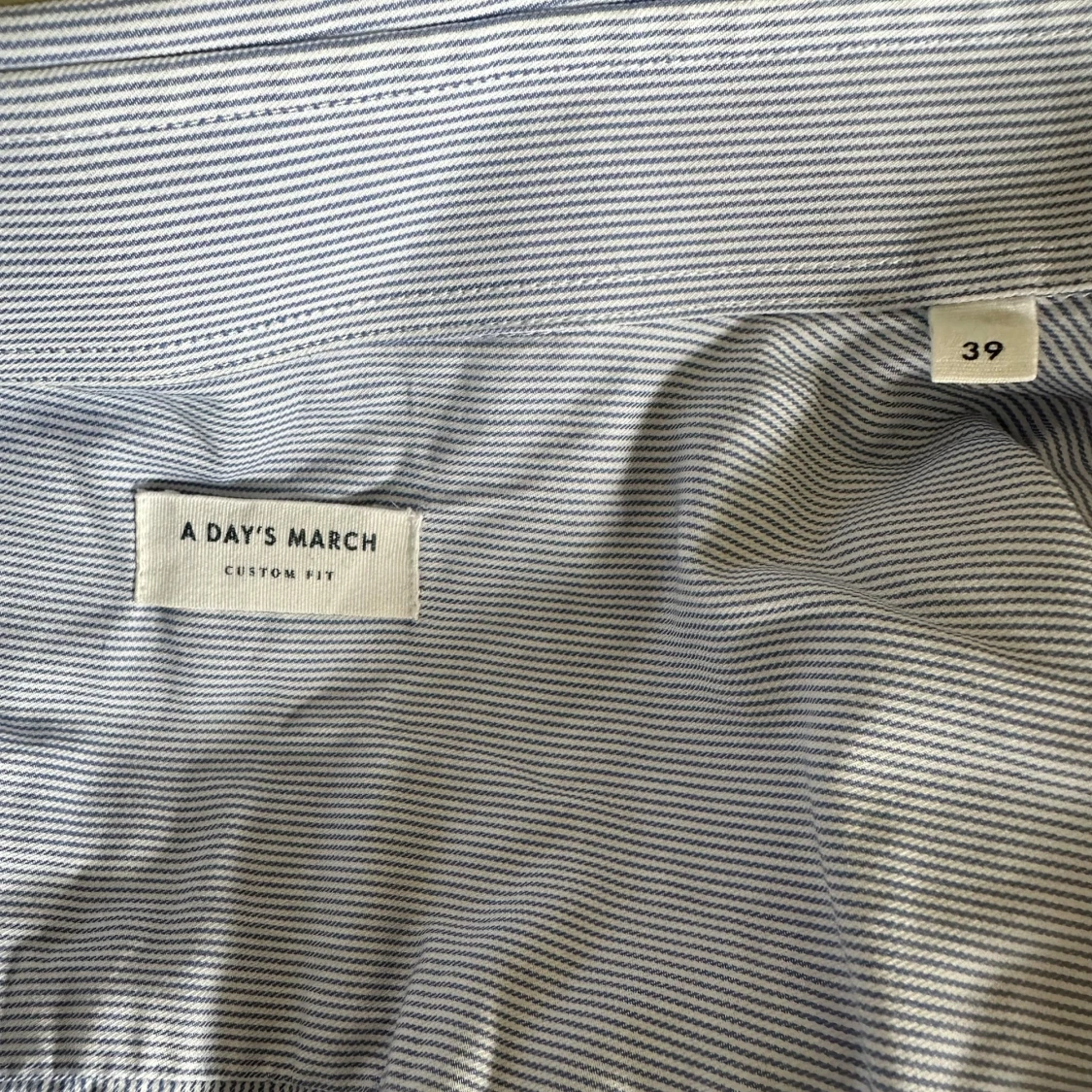Blårandig skjorta från A Day's March - 2