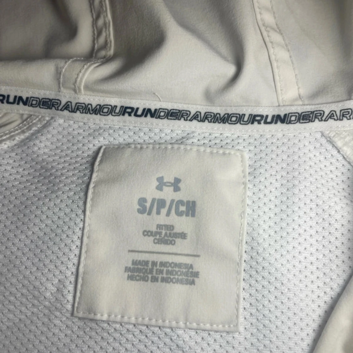 Vit vindjacka från Under Armour - 2