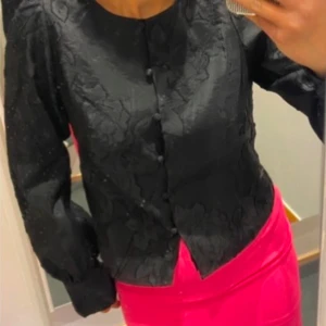 Blus Stockh lm - Söker denna blus i storlek S/M. 🙏🏼🩷🩷