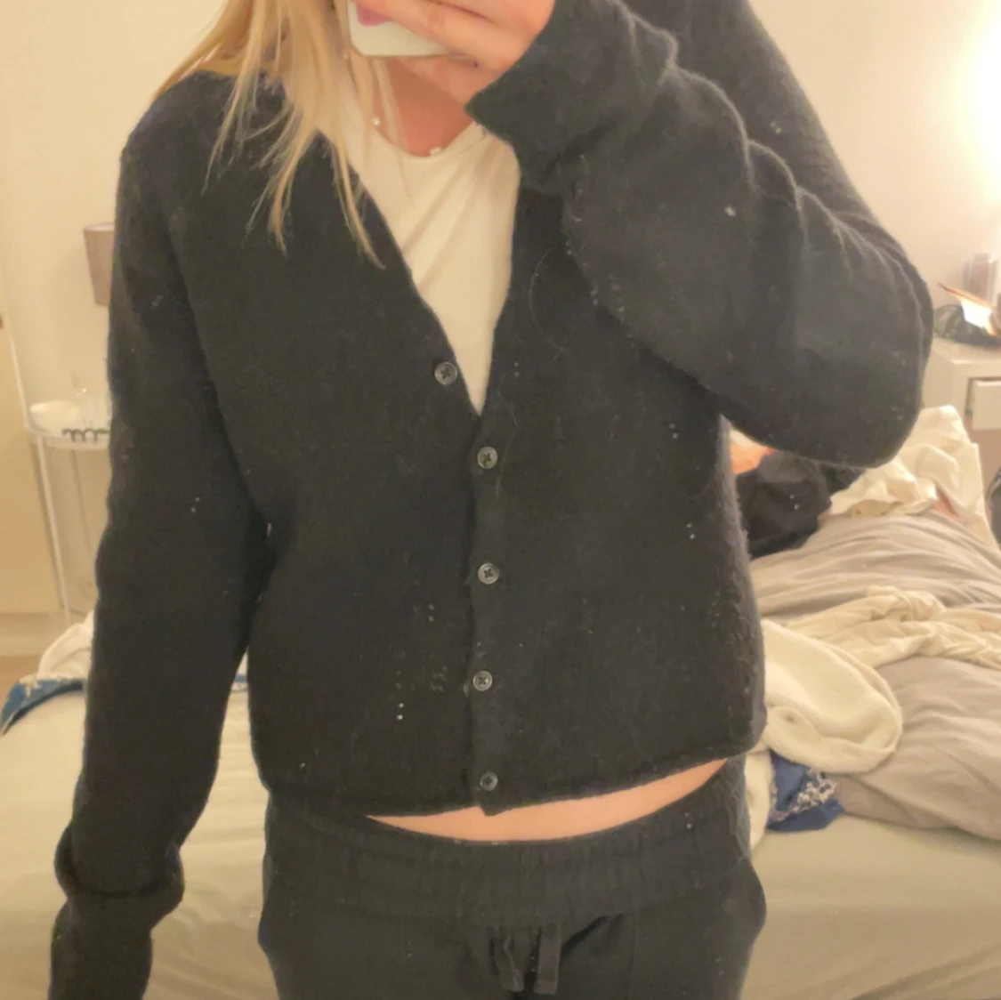 Svart stickad kofta med knappar