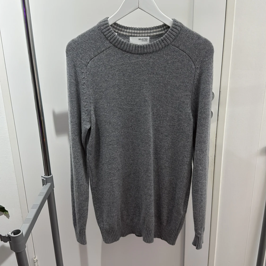 Grå stickad tröja från Selected Homme