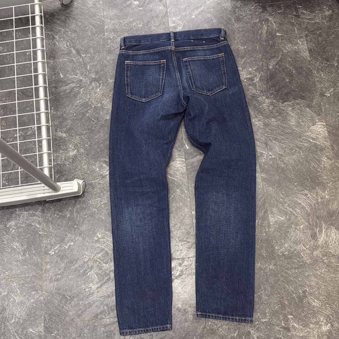 Mörkblå raka jeans från ARKET - 1