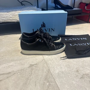 Lanvin cap toe sneakers  - |Säljer nu dessa lanvins i uk 8 som passar 43|Skorna är i grymt skick|Vid eventuella frågor är du välkommen att konta oss|