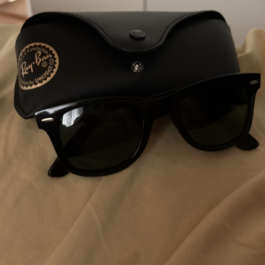 Svarta Ray-Ban Wayfarer solglasögon