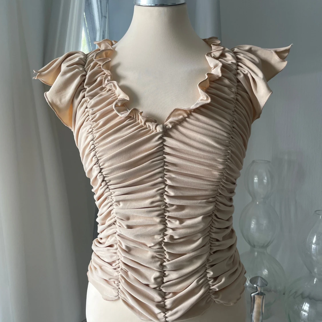 Champagnefärgad topp med rynk