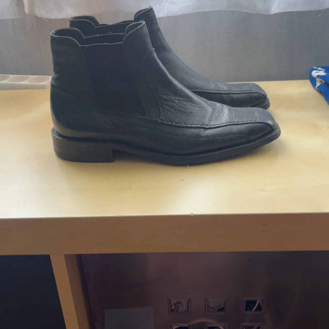 Svarta chelsea boots i skinn - 1