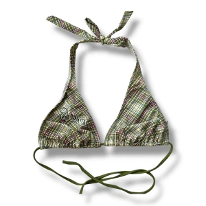 Rutig bikiniöverdel  - Så fin bikinitopp från Warp! Använd gärna köp nu <3