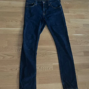 Nudie jeans  - Tja! Jag säljer dessa riktigt snygga jeans från nudie och dom är i väldigt bra skick och går för ett riktigt bra pris 🔥😮‍💨vid frågor och funderingar är det bara att skicka ett litet meddelande 😇pris går alltid att diskuteras