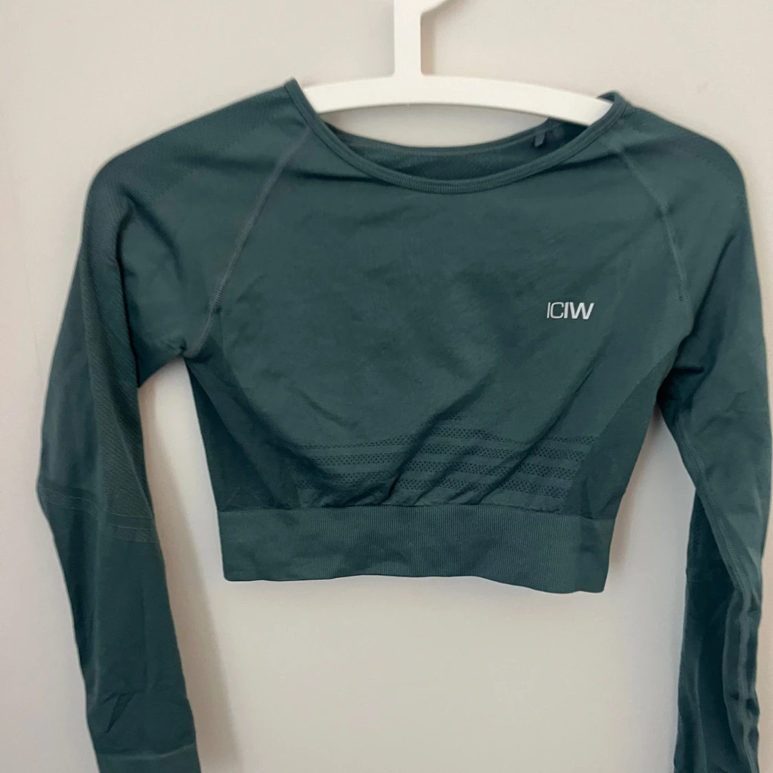 Mörkgrön croppad träningströja ICANIWILL - 3