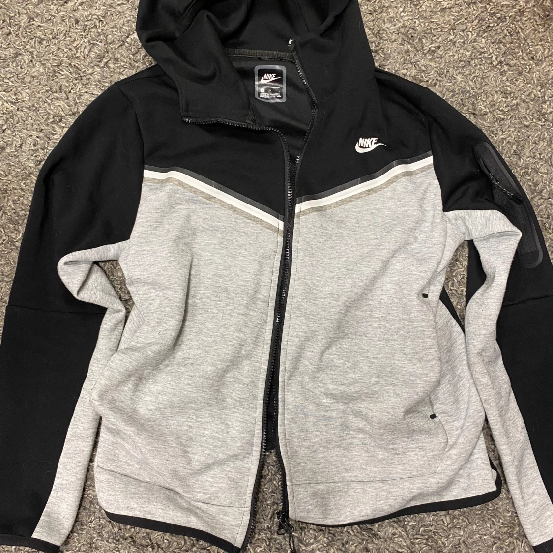 Nike Tech Fleece byxor svart/grå M