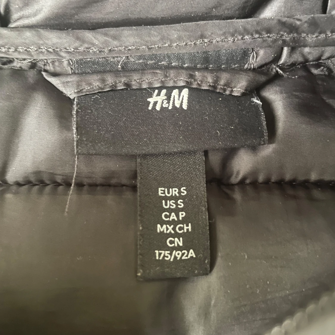 Svart dunväst från H&M, storlek S - 2