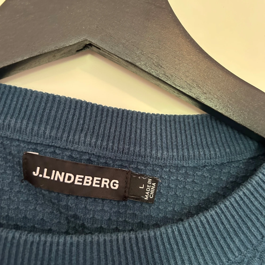 Blå stickad tröja från J.Lindeberg - 1