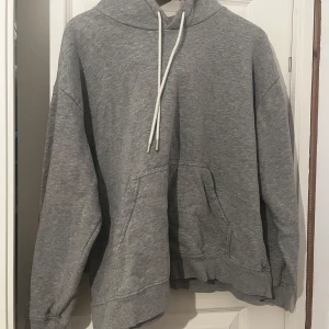 Grå hoodie - Grå mysig hoodie. 