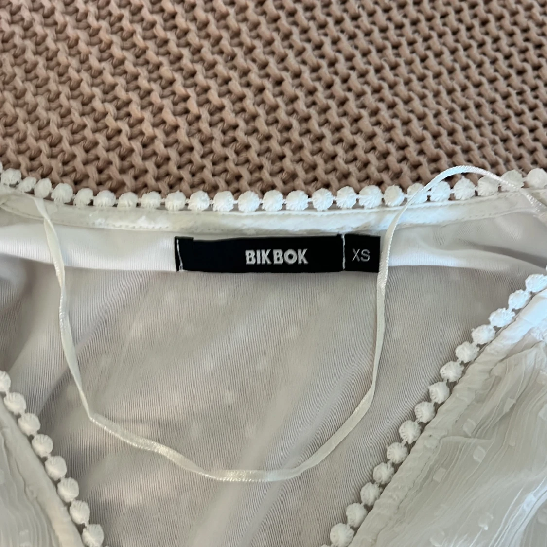 Vit omlottblus från Bik Bok XS - 1