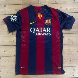 FC Barcelona Neymar Jr 11  - Säljer en Neymar Fc Barcelona tröja från 2015. Helt oanvänd! Priset går att diskuteras
