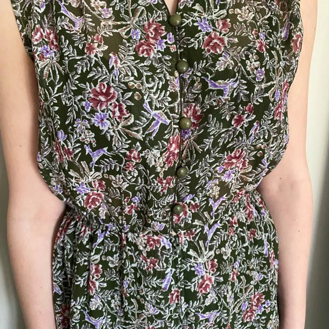 Grön blommig klänning med knappar - 2