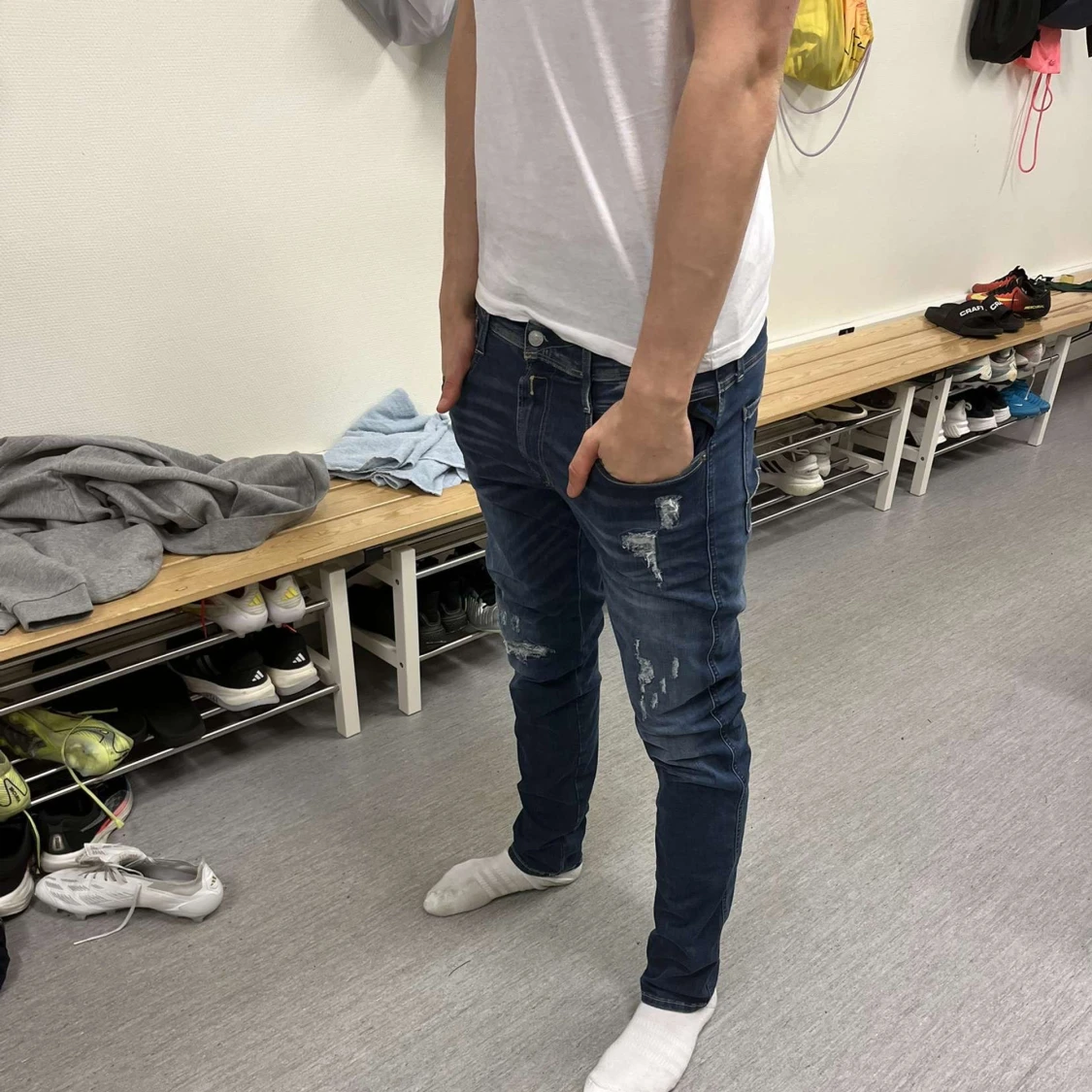 Blå slitna jeans med raka ben - 4