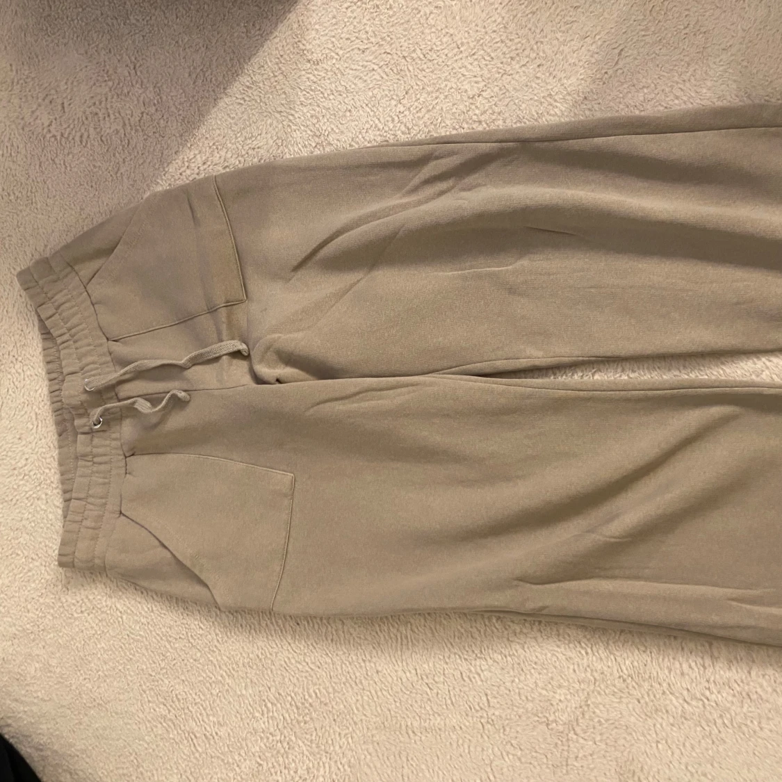 Beige mjukisbyxor med snörning