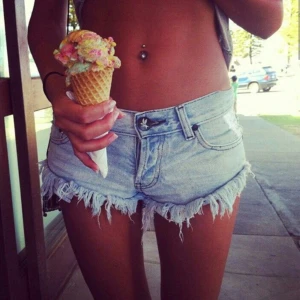  One Teaspoon shorts💗💗 - Säljer ett par lågmidjade jeansshorts med slitningar från one teaspoon💘💘 Använda några gånger men inga defekter förutom märket där bak💓💓