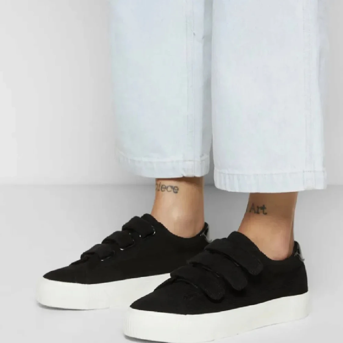 Svarta sneakers med kardborreband