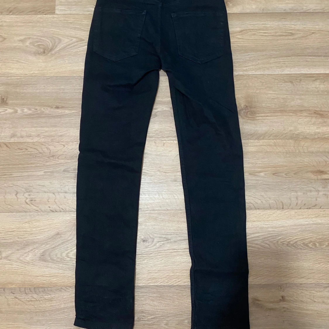 Svarta raka jeansbyxor - 1