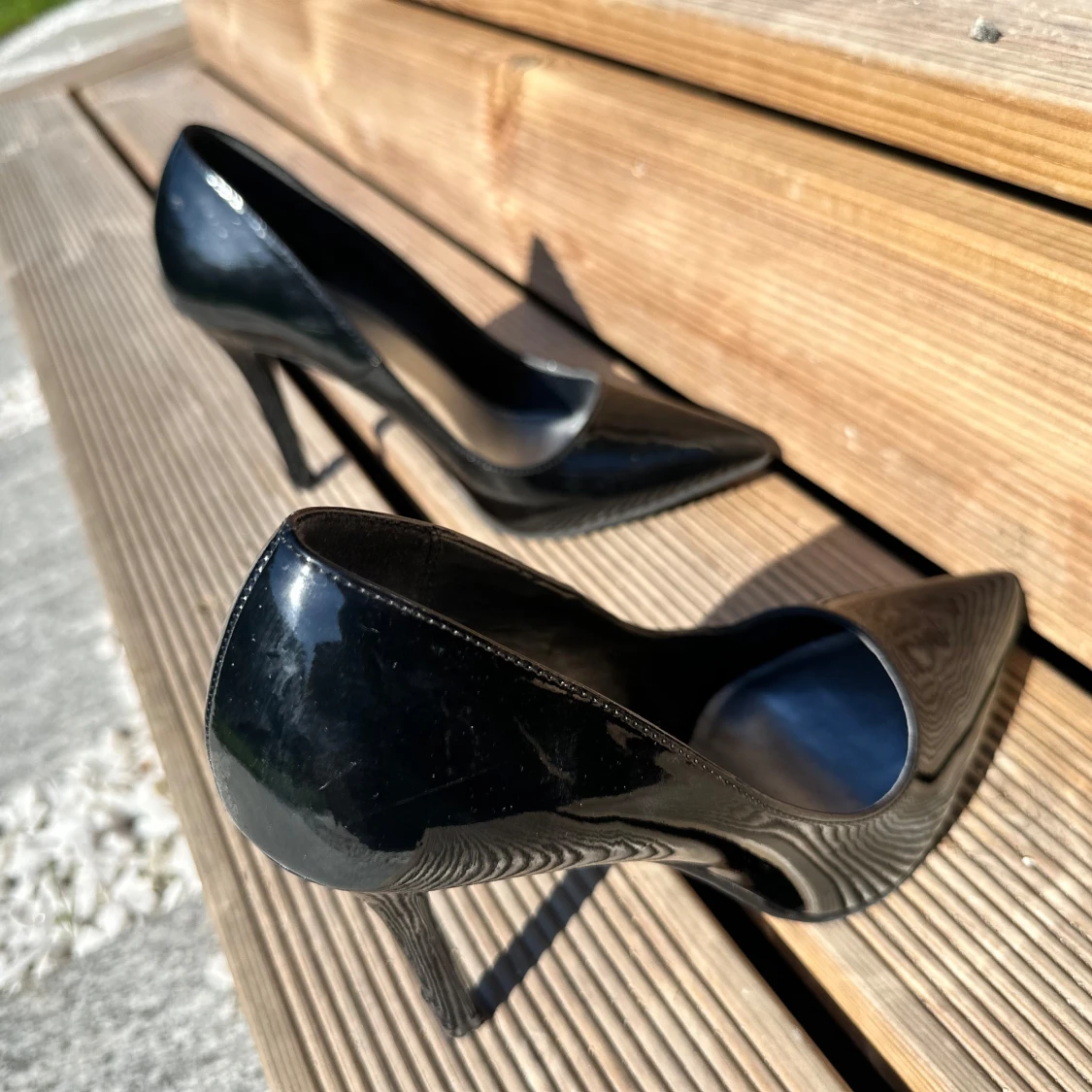 Svarta lackade pumps  - 4