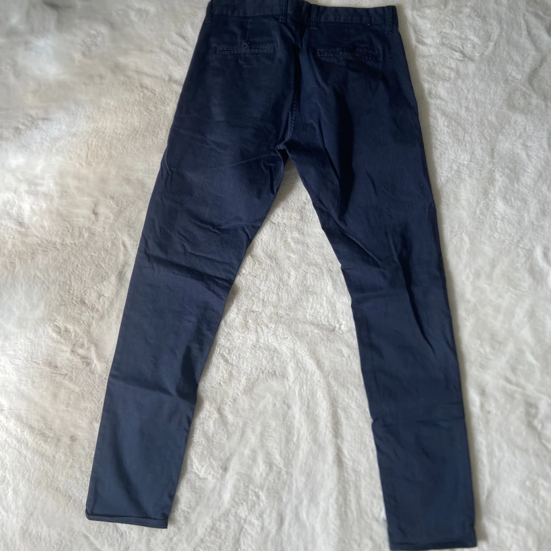 Jättesnygga mörkblåa chinos från märket Martinique  - 1