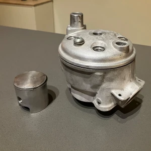 Förgasare och motordelar till moped - Cylinder och förgasare till AM6 Moped passar till  Beta, Fantic och  Rieju.   *Airsal 50 sport  Tech cylinder med kolv och kolring ny skick ca 10 timmar -  *24mm pwk  förgasare en gänga sönder, saknas nålklipps
