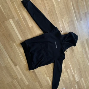 ”JAG HATAR BILAR” Hoodie - Svart hoodie från team odiffats webbshop. Storlek M, väldigt fint skick men för liten för mig. 
